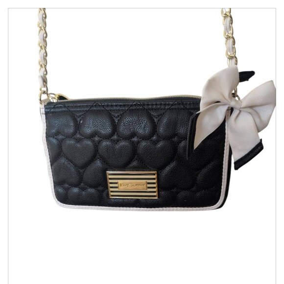 Betsey Johnson Crossbody Purse Black Leather Heart Quilted Gold Chain zip up Bag - Picture 1 of 8